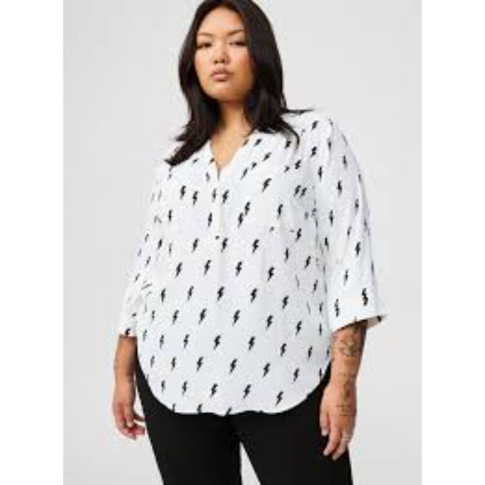 Torrid Size 2 White‎ With Lighting Bolt Graphic 3/4 Sleeve Blouse